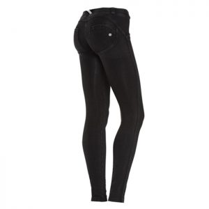 SKINNY-TALLE REGULAR-EFECTO DENIM-LAVADO OSCURO-NEGRO